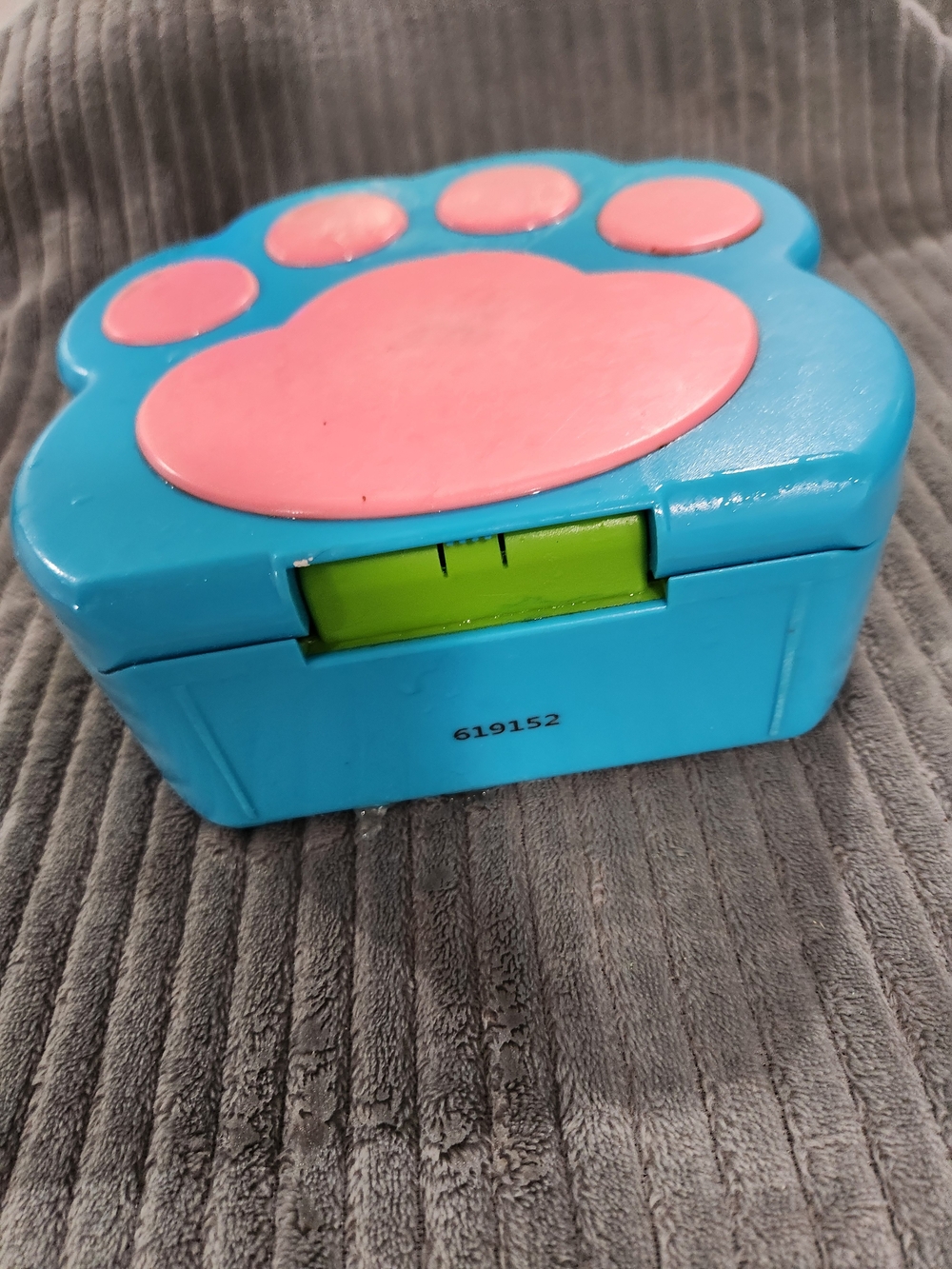 Lakeshore Learn & play Carry Around Animal Town paw shape case - Picture 6 of 10